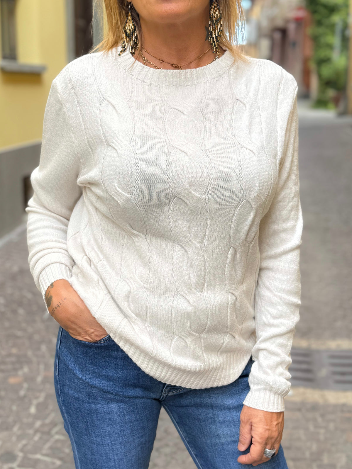 Pull girocollo a trecce