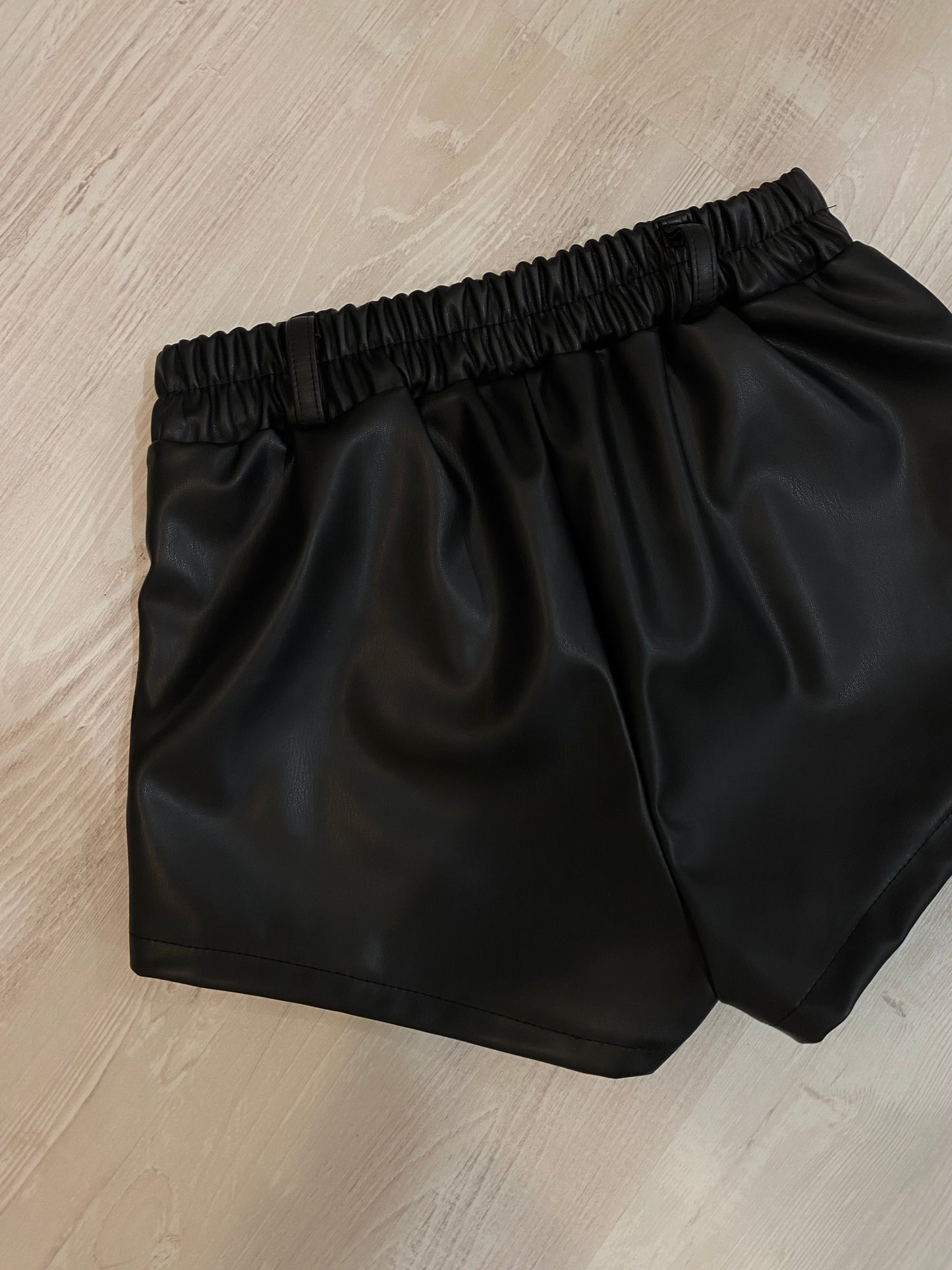 Pantaloncino ecopelle