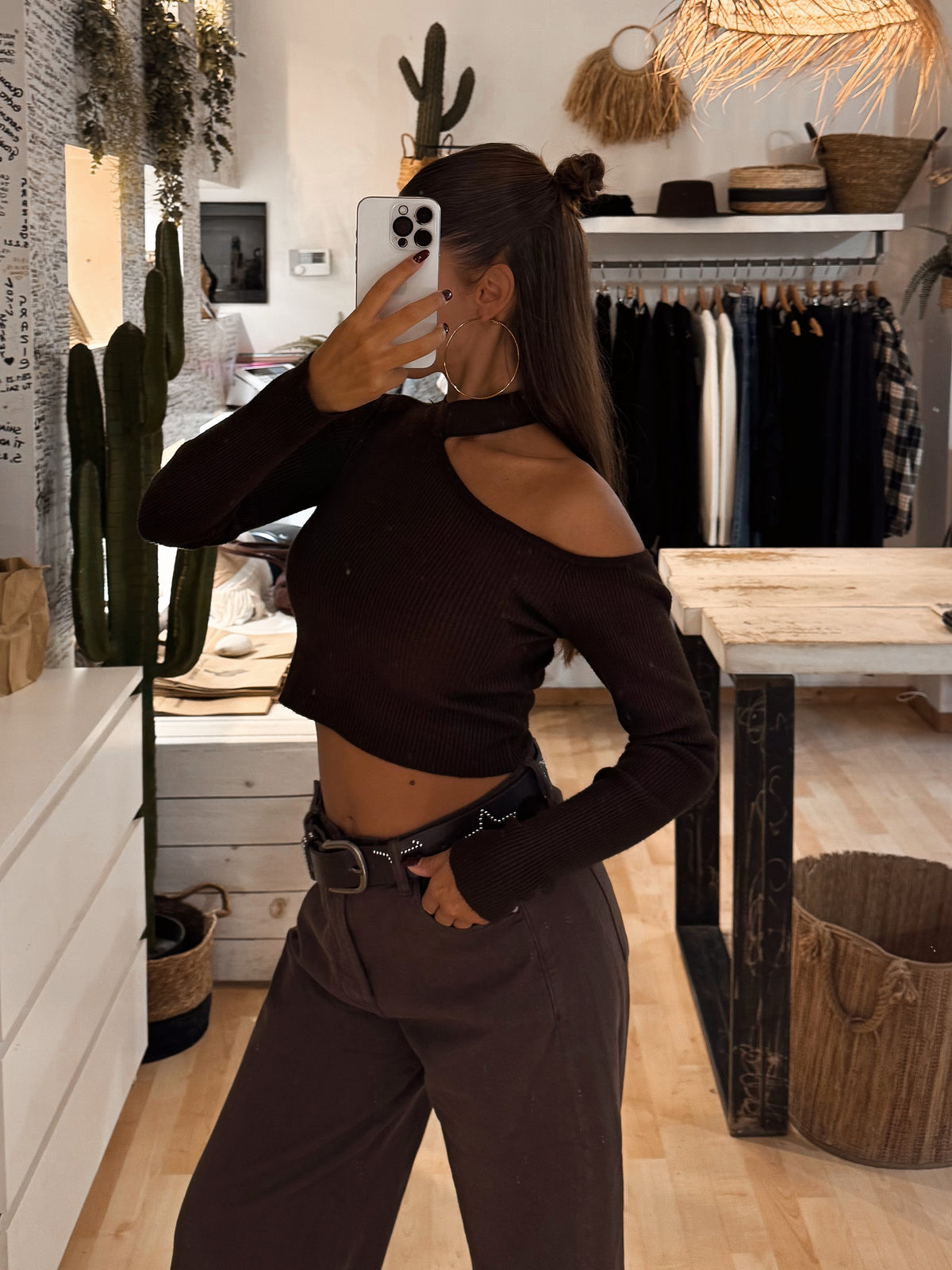 Maglia crop asimmetrica