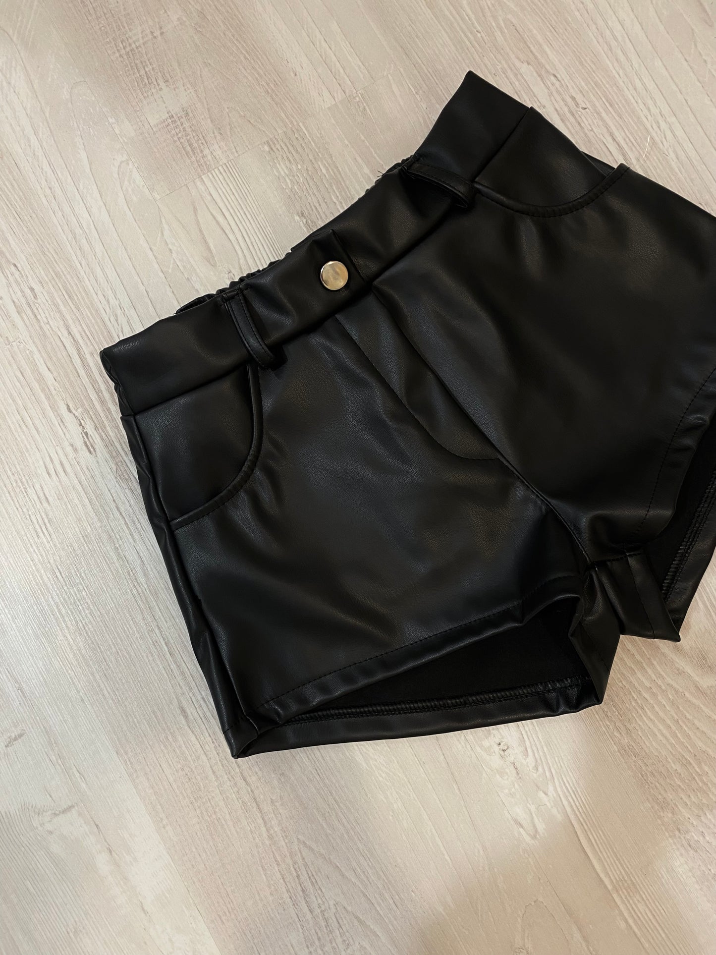 Pantaloncino ecopelle